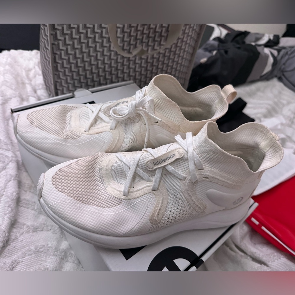 Lululemon chargefeel mid wmns size 10.5